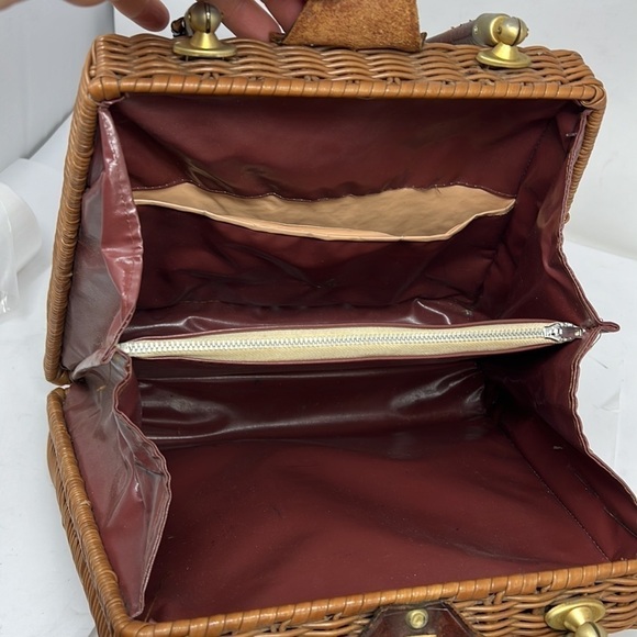 Vintage 1960s Equestrian Novelty Wicker and Leather Structured Handbag - Picture 13 of 16